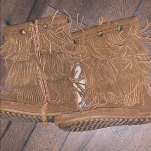 Minnetonka boot size 3